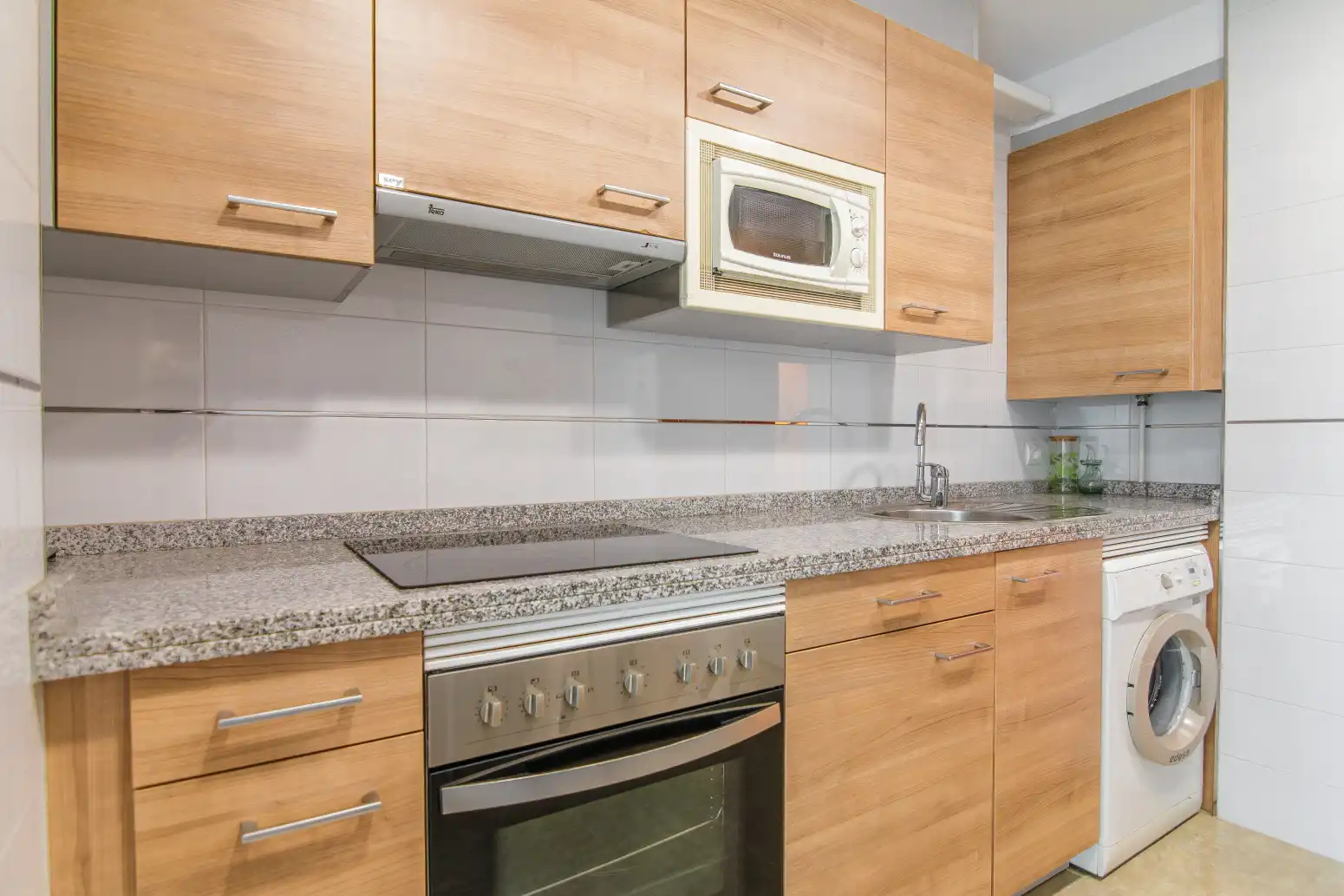 Küche von Wohnung zum Verkauf in Gozón mit Heizung, Privatgarten und Abstellraum