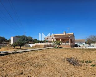 Vista exterior de Casa o xalet en venda en La Pobla de Vallbona amb Aire condicionat, Terrassa i Piscina