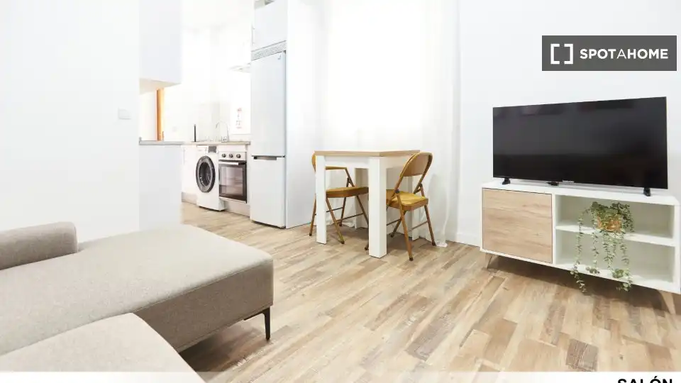 Living room of Flat for share in Sevilla  with Air Conditioner, Heating and Furnished