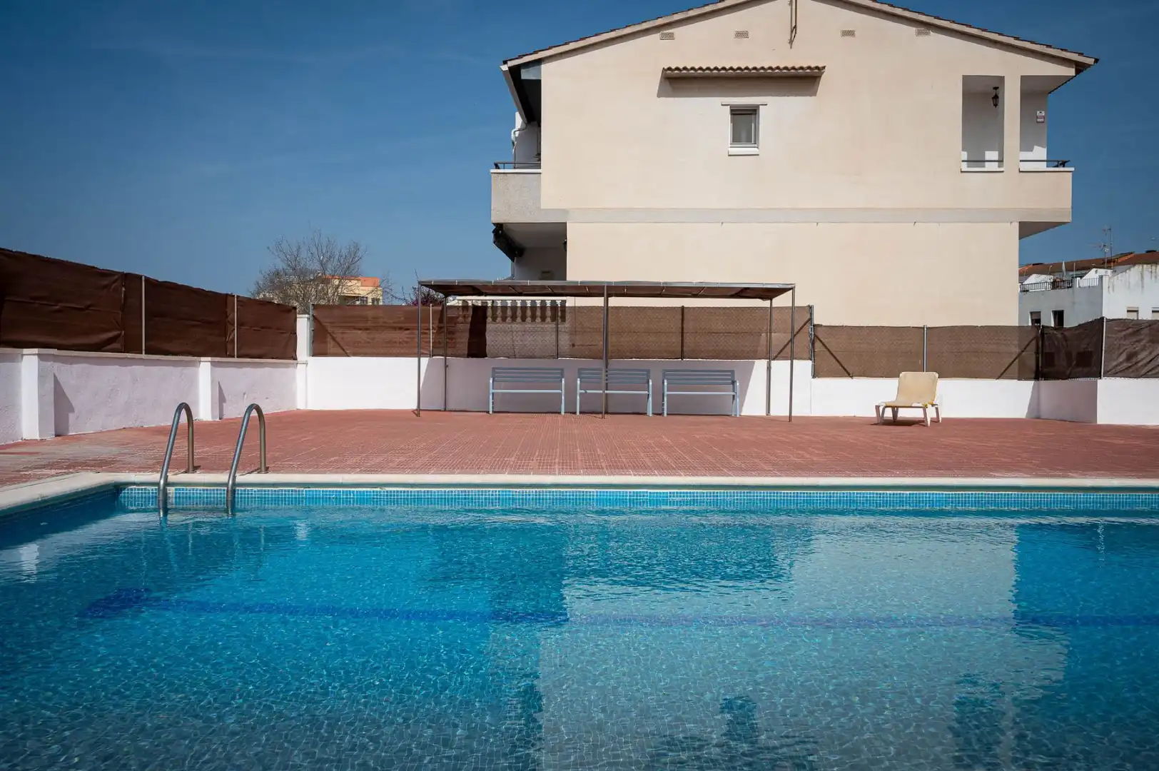 Piscina de Piso en venta en Torredembarra con Calefacción, Terraza y Piscina comunitaria