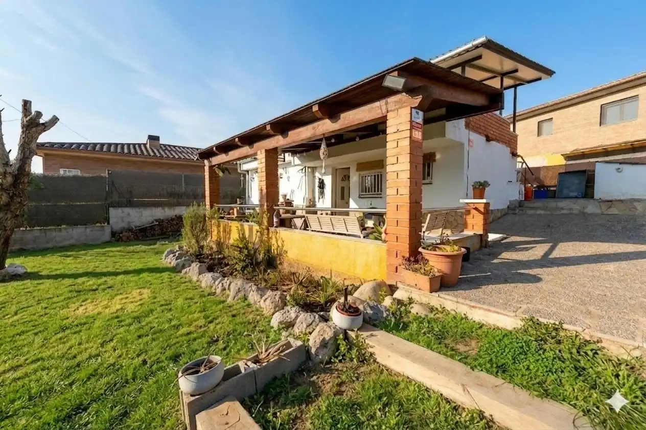 Terrace of Houses for sale in Sils  with Private garden