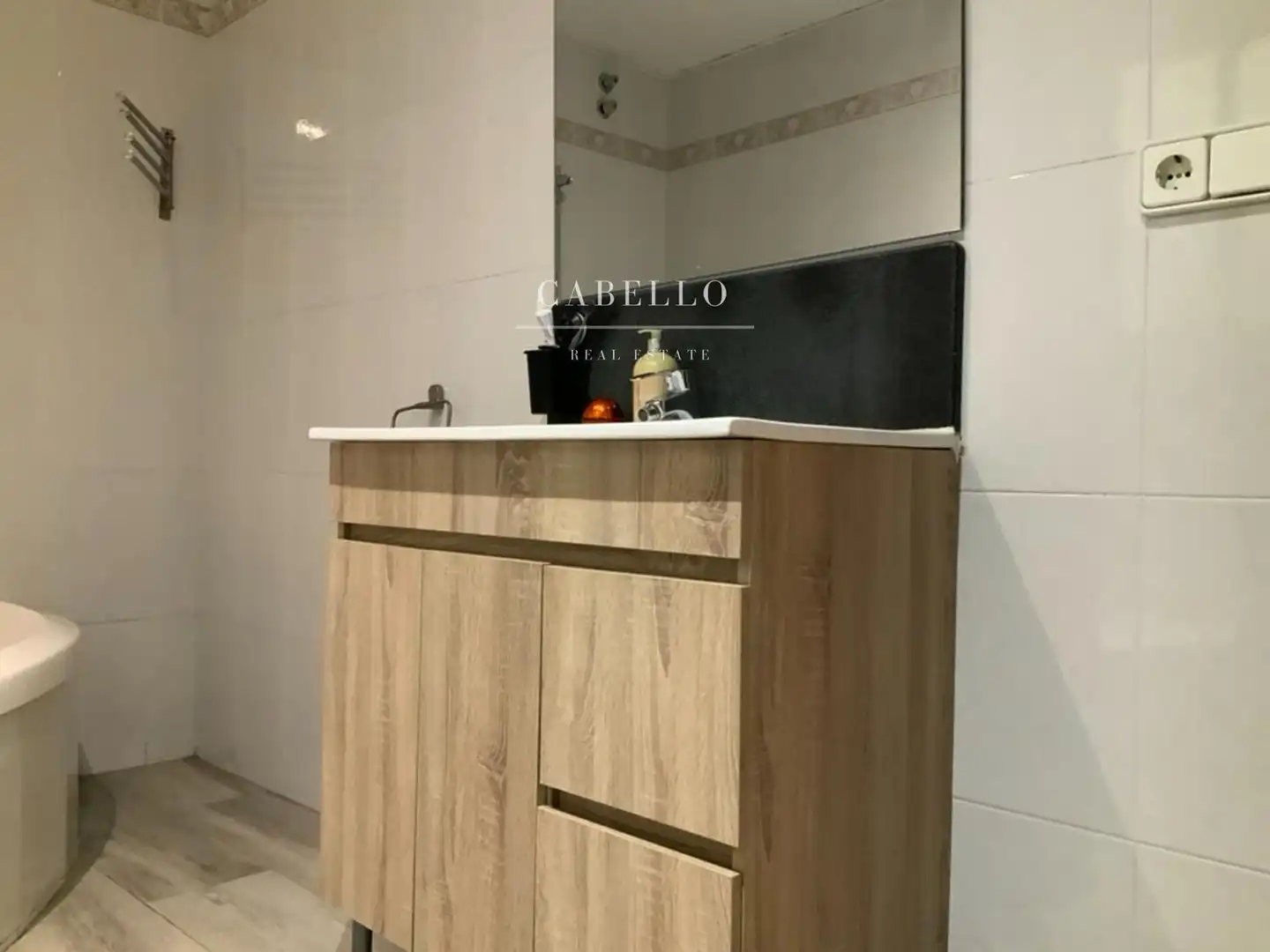 Bathroom of Flat for sale in Terrassa  with Oven