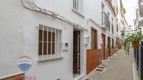 Vista exterior de Casa adosada en venda en Tolox amb Terrassa i Balcó