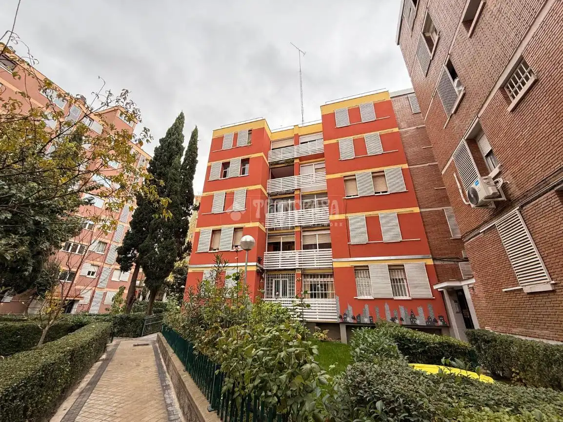 Vista exterior de Piso en venta en Madrid con Calefacción y Terraza