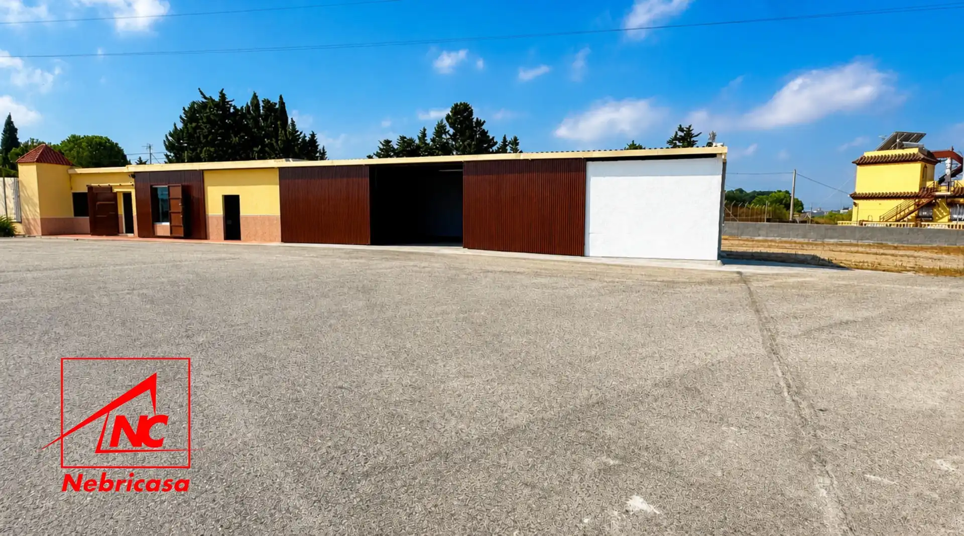 Vista exterior de Nau industrial en venda en Sanlúcar de Barrameda