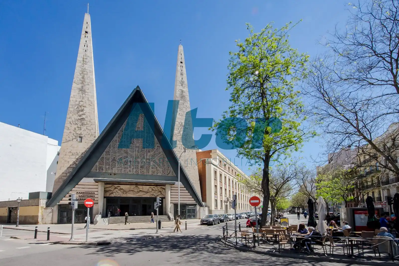 Exterior view of Commercial properties for sale in Madrid  with Air Conditioner