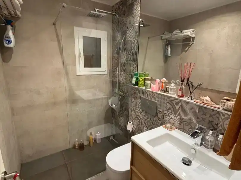 Bathroom of Flat for sale in Vilanova i la Geltrú  with Air Conditioner, Swimming Pool and Balcony
