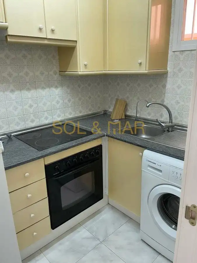 Cuina de Apartament de lloguer en Benalmádena amb Aire condicionat i Terrassa