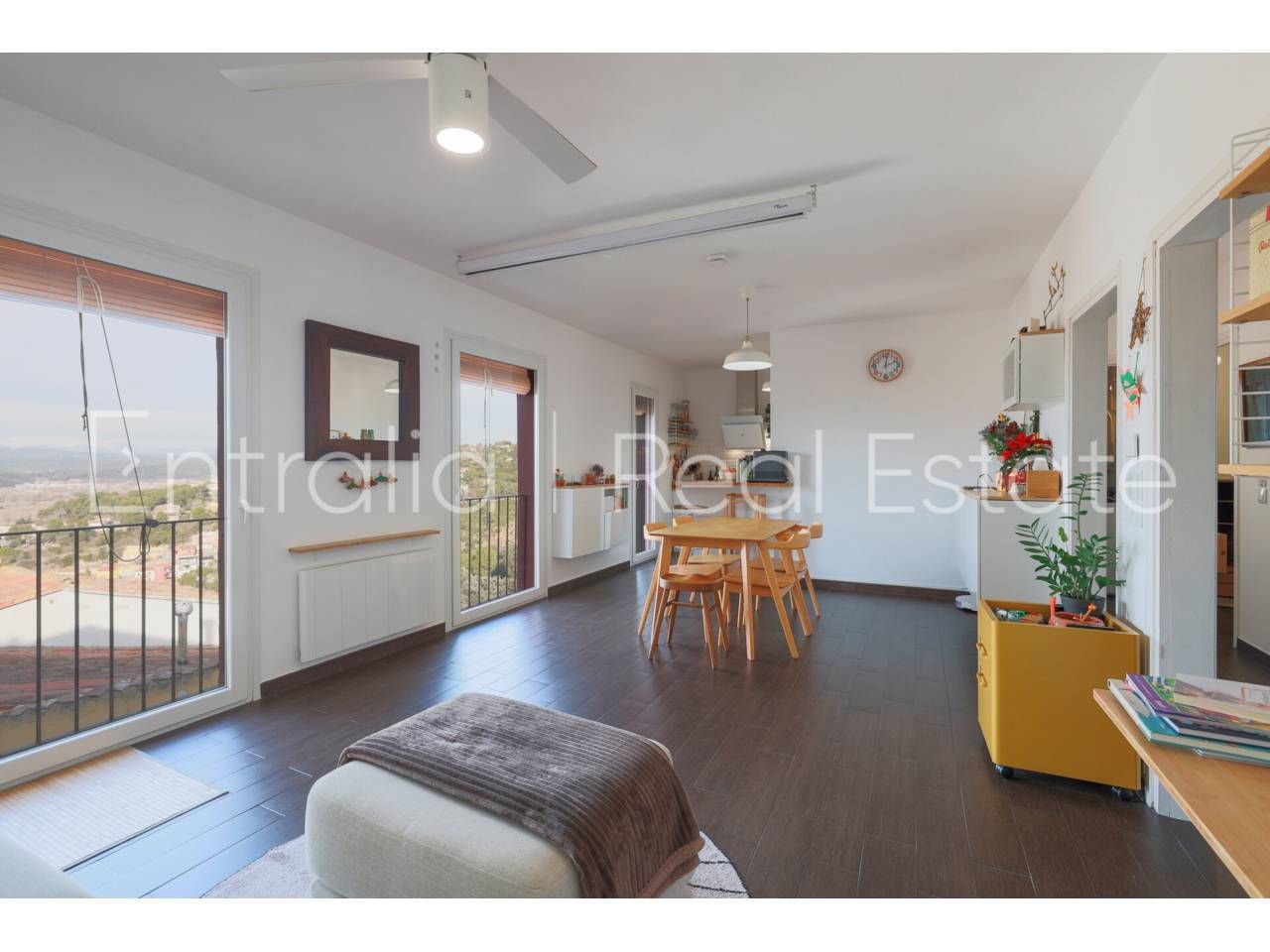 Exterior view of Flat for sale in Girona Capital  with Air Conditioner, Furnished and Balcony