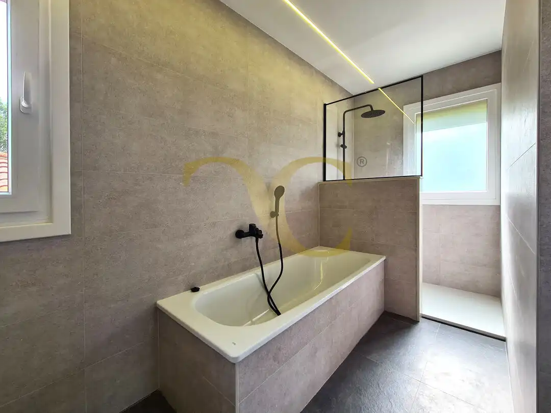 Baño de Casa o chalet en venta en Gijón  con Calefacción, Jardín privado y Balcón