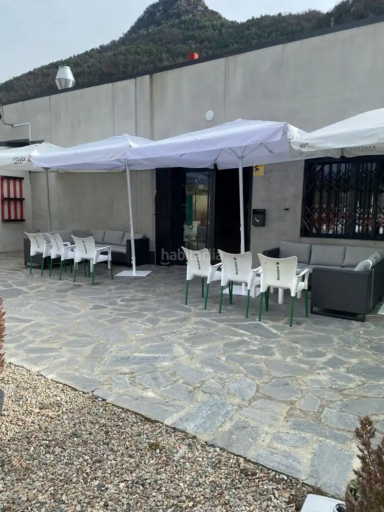 Local comercial en venda a B-402 23