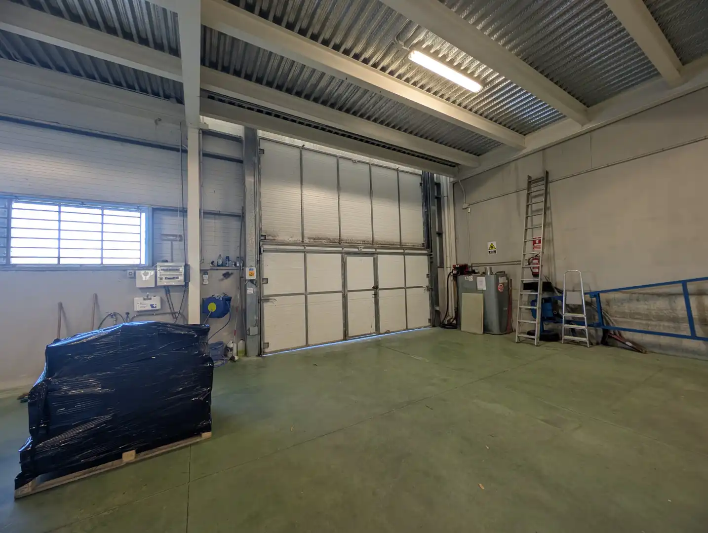 Fabrikhallen zur Miete in Colindres