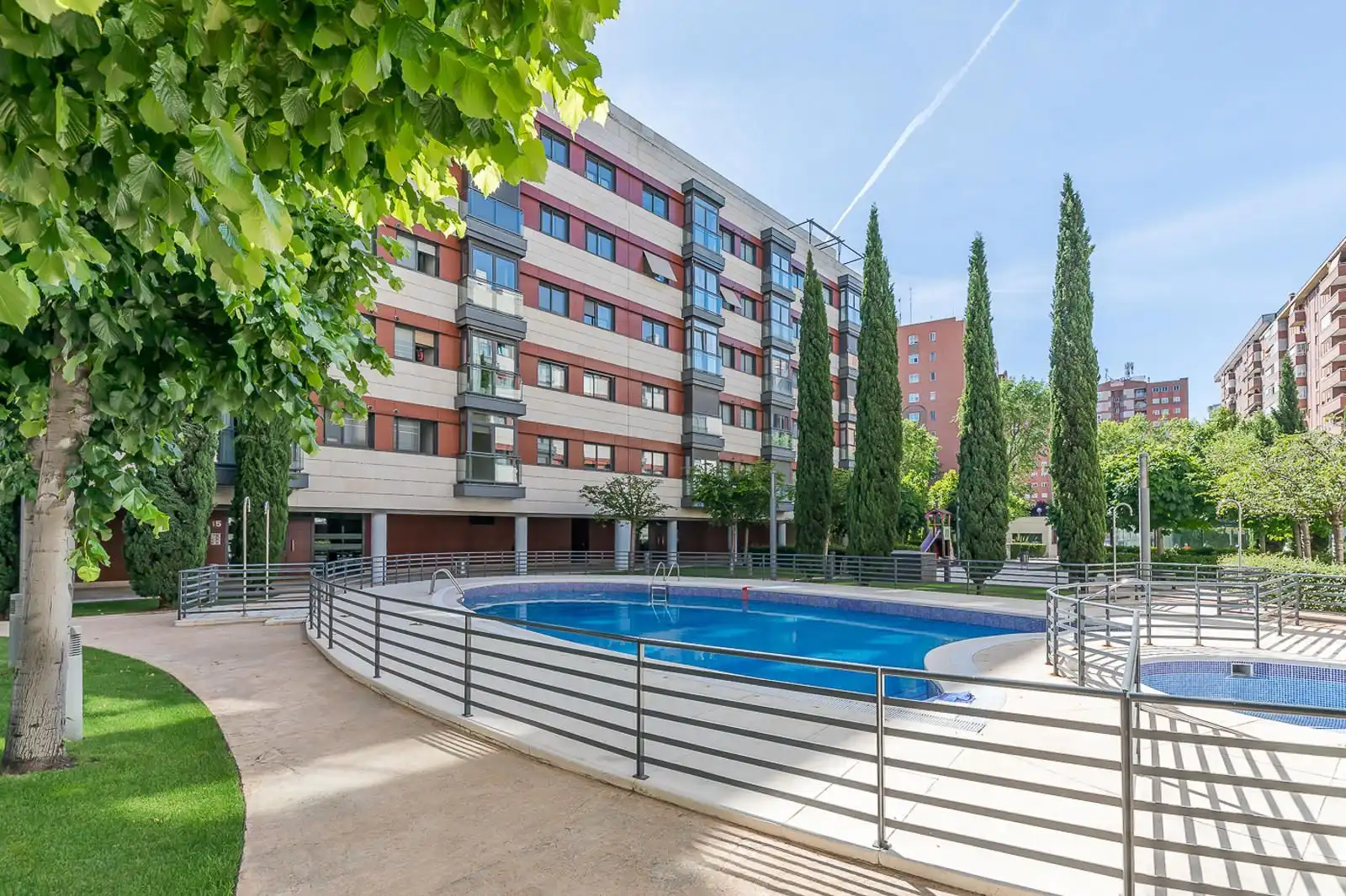 Swimming pool of Flat for rent in Madrid  with Air Conditioner, Private garden and Swimming Pool