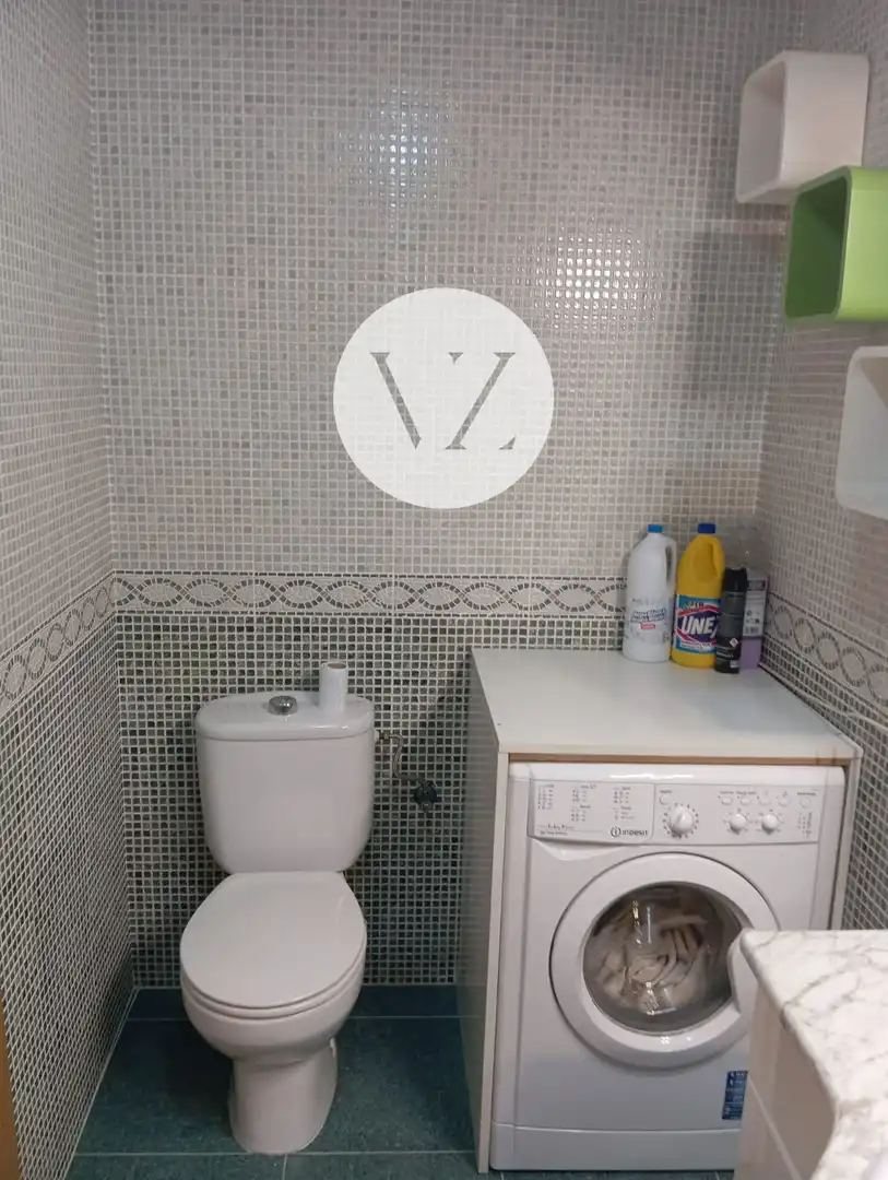 Bany de Apartament de lloguer en Salamanca amb Calefacció, Terrassa i Moblat
