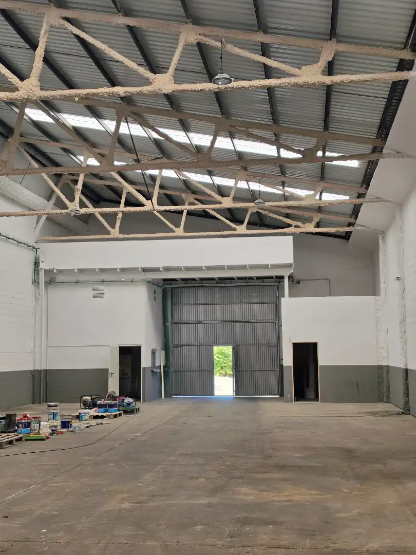 Nau industrial de lloguer a Carrer Bergadà, imagen 8