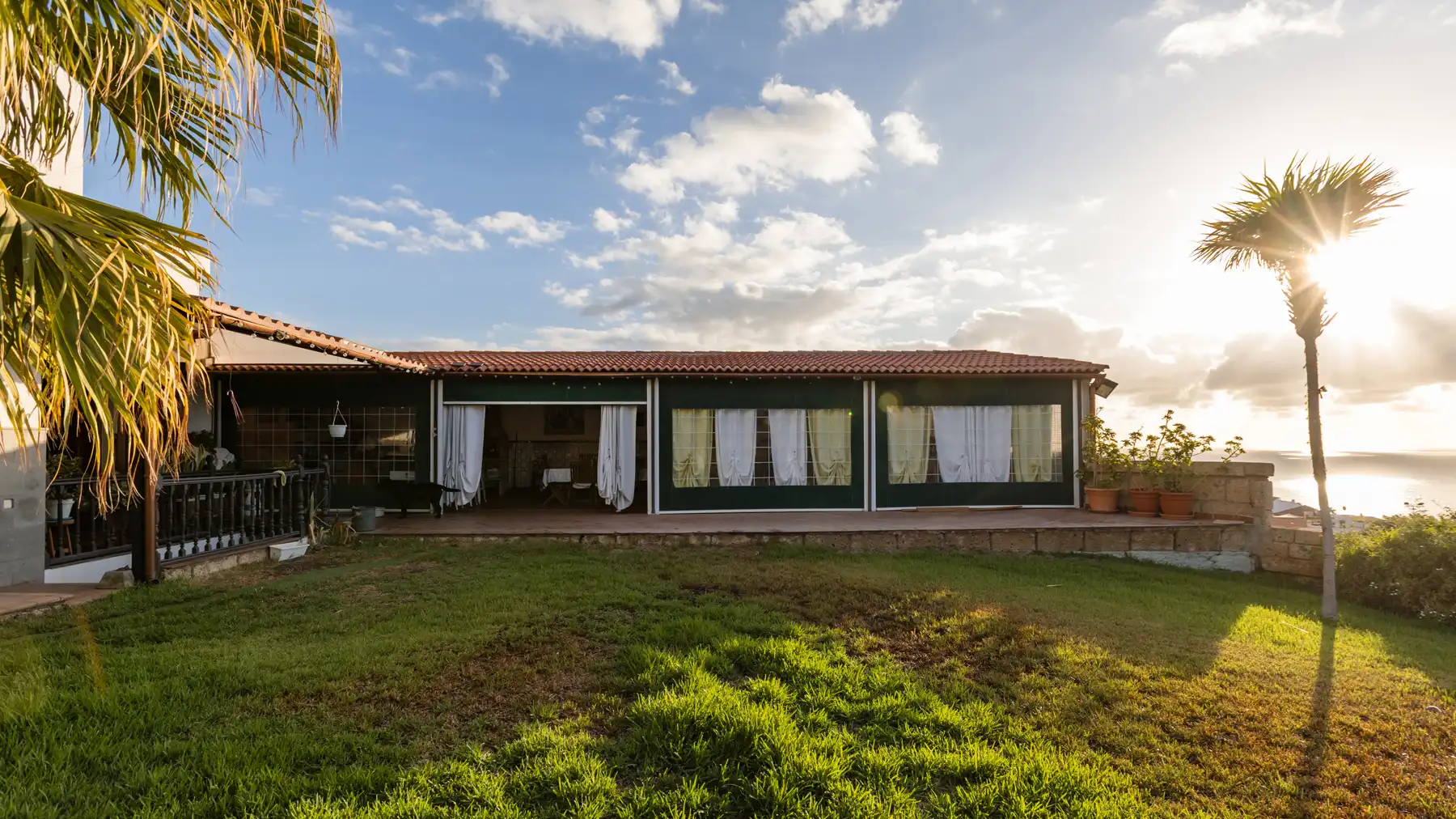 Vista exterior de Casa o xalet en venda en Candelaria amb Aire condicionat, Jardí privat i Terrassa