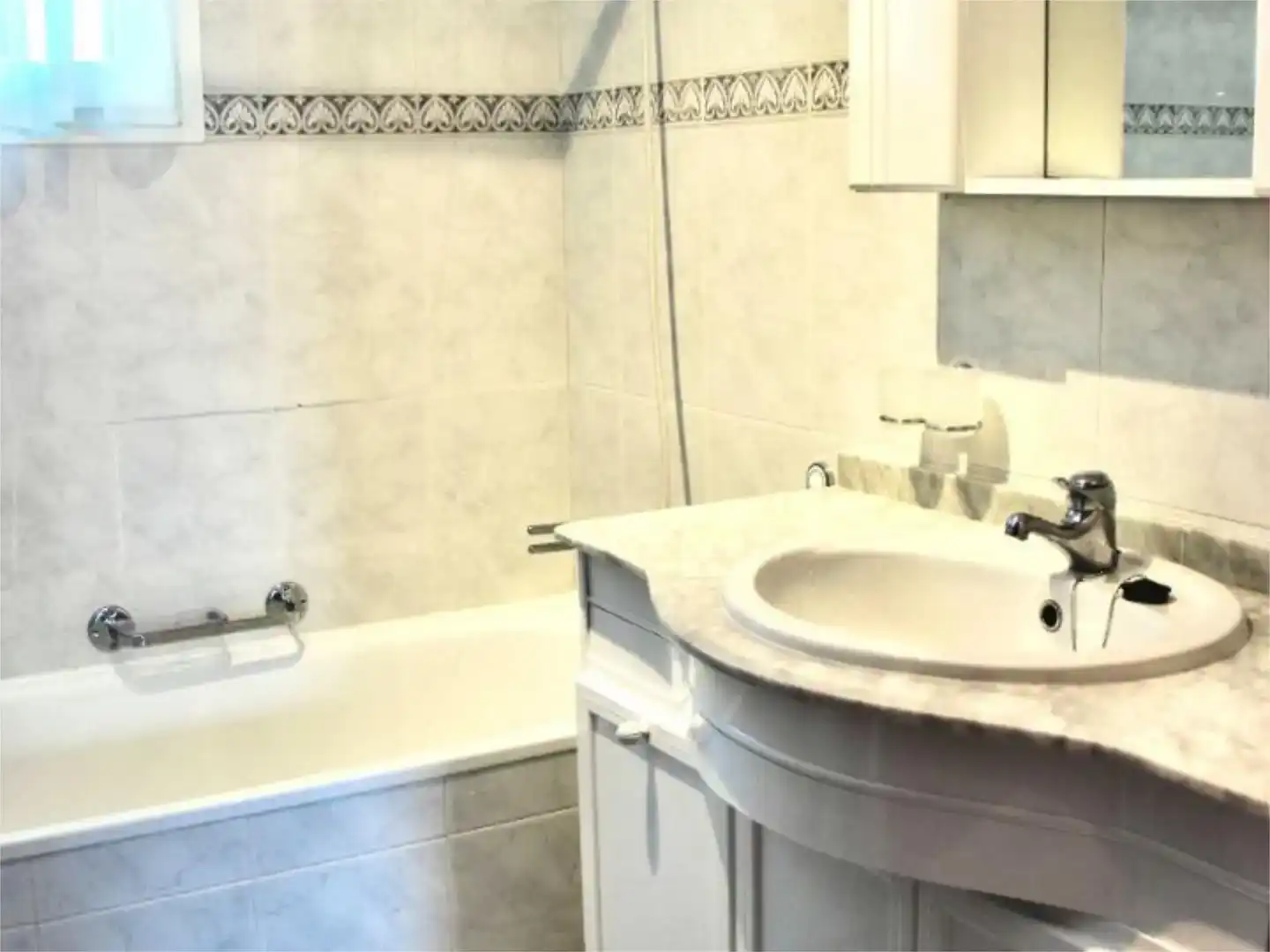 Baño de Piso en venta en Benaocaz con Jardín privado, Trastero y Piscina