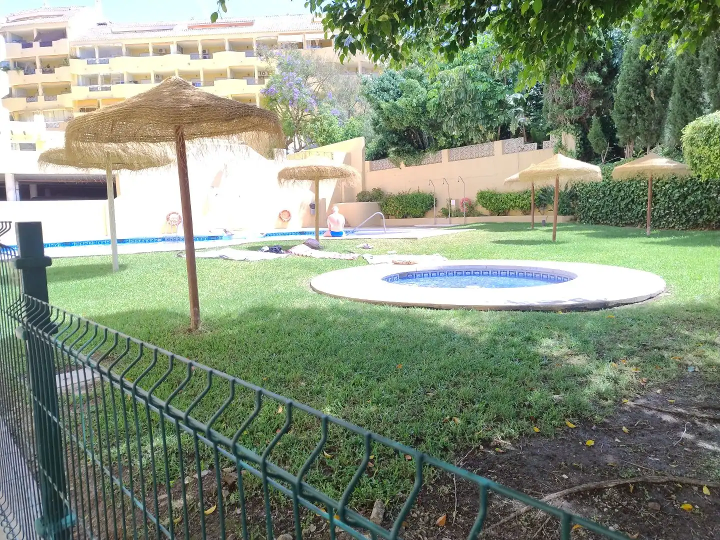 Piscina de Oficina en venta en Fuengirola con Aire acondicionado, Calefacción y Terraza