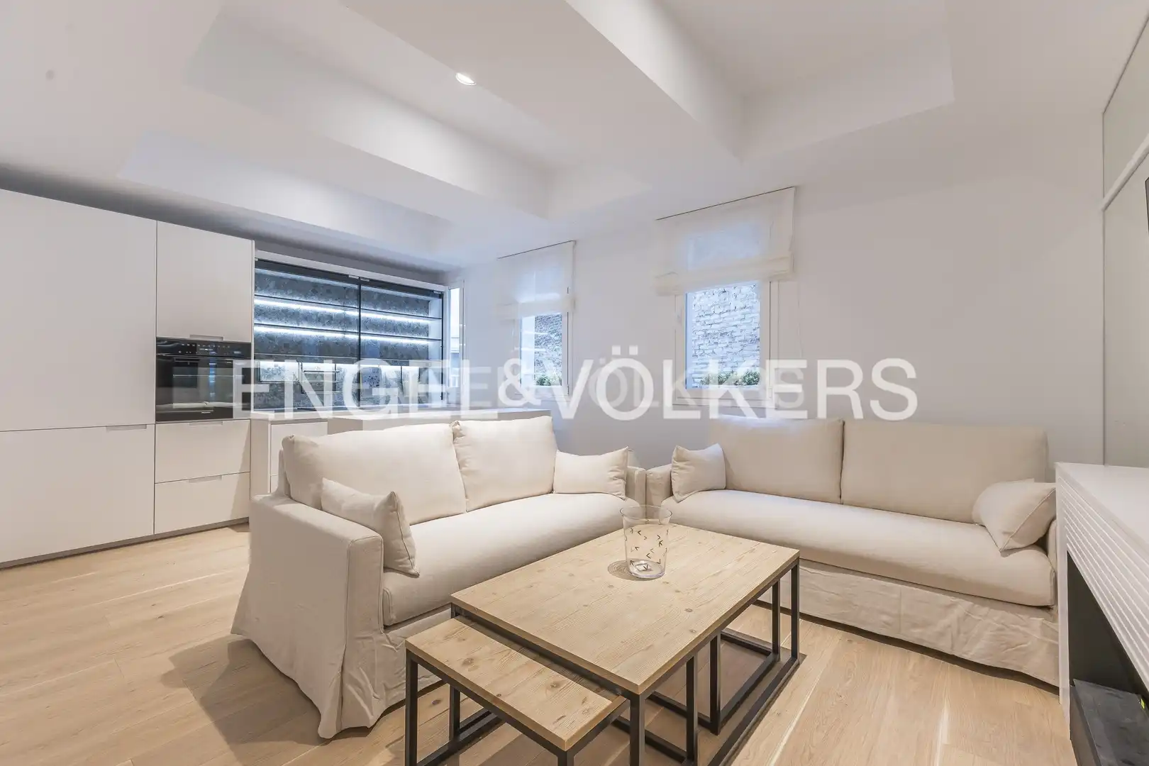 Living room of Flat for sale in Madrid  with Air Conditioner, Heating and Furnished