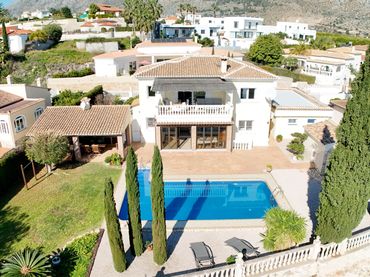 Country house with pool for sale in Beniarbeig