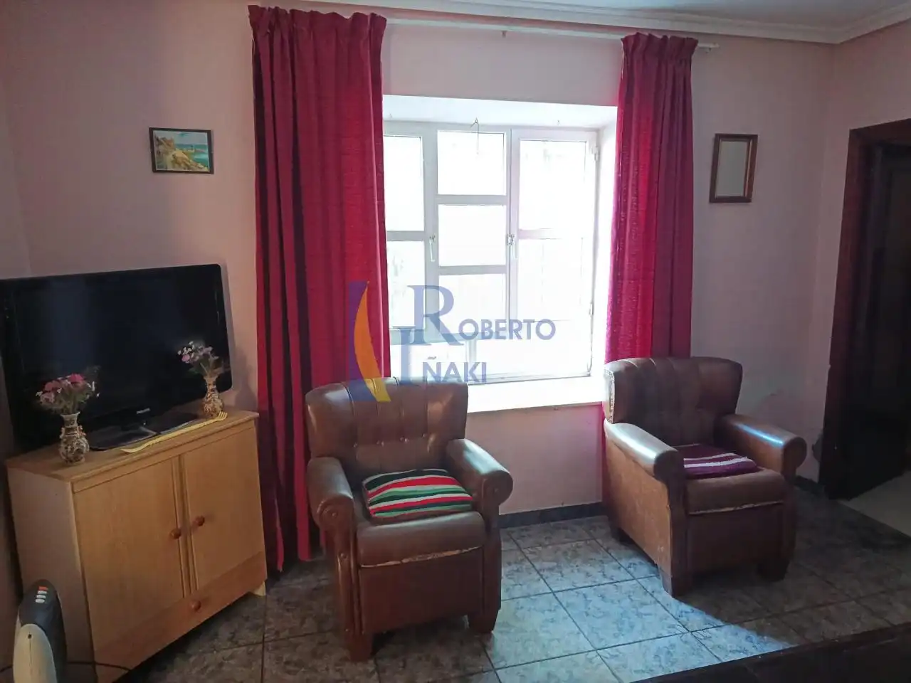 Sala d'estar de Casa o xalet en venda en Algadefe amb Calefacció i Jardí privat