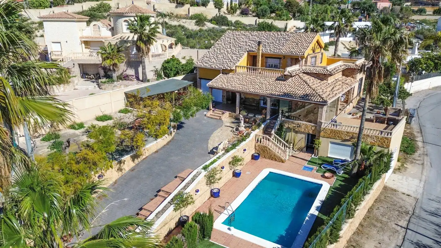 Exterior view of Houses for sale in San Vicente del Raspeig / Sant Vicent del Raspeig  with Air Conditioner, Heating and Private garden