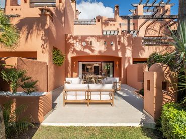 Detached house with pool to rent in Milla de Oro