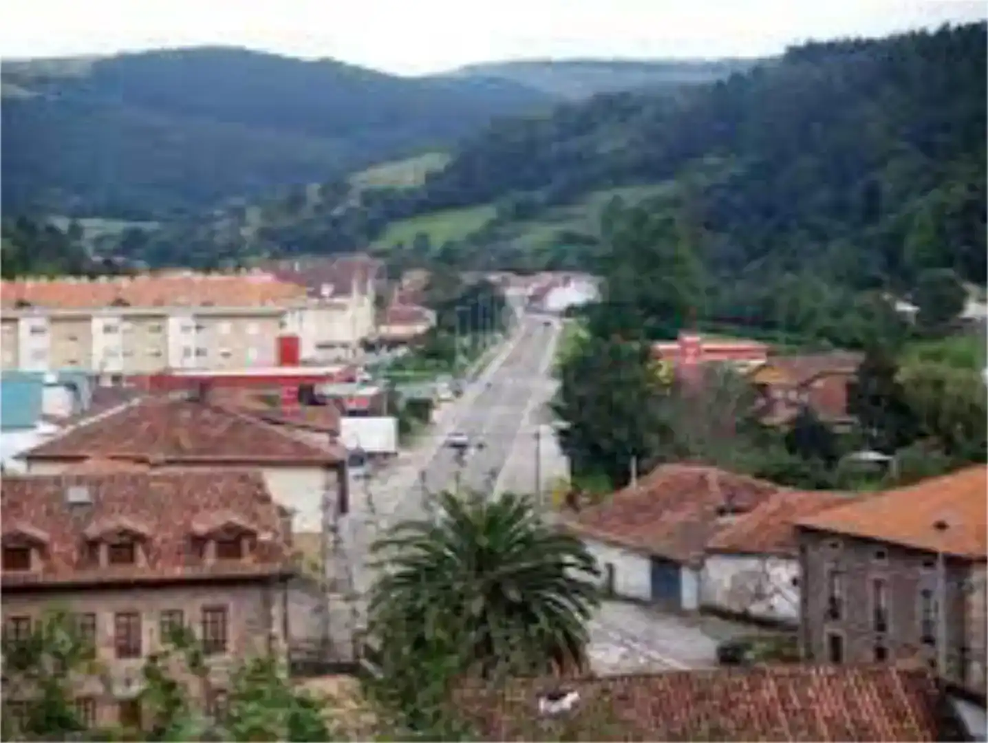Vista exterior de Casa adosada para compartir en Valdáliga con Amueblado y Balcón