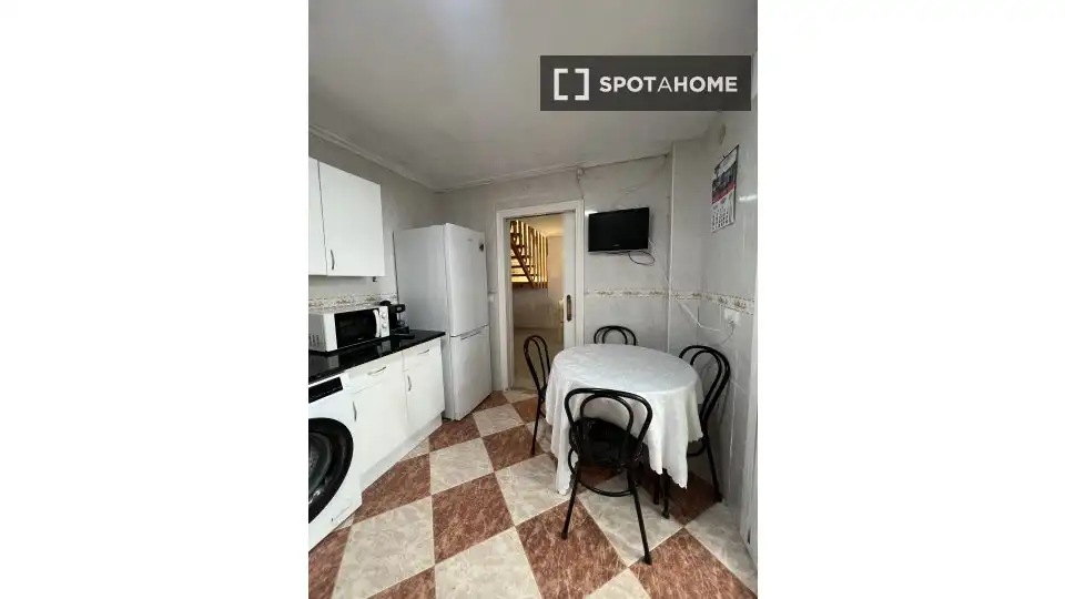 Kitchen of Flat for share in Valencia  with Air Conditioner, Heating and Terrace