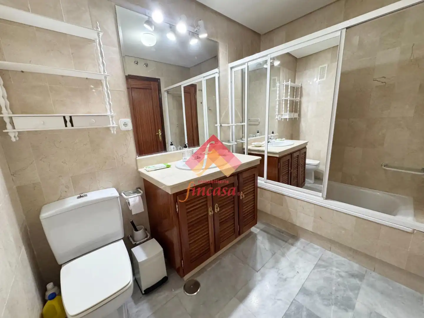 Baño de Piso en venta en Ronda con Calefacción, Trastero y Amueblado