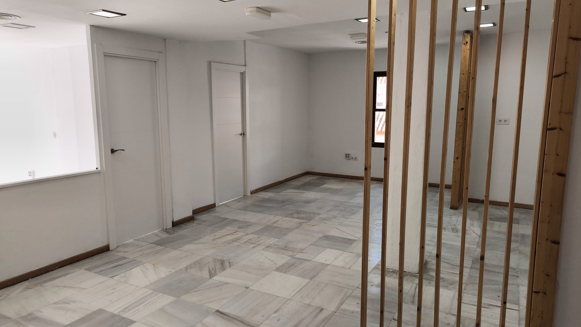 Office to rent in Fuengirola  with Air Conditioner, Heating and Storage room