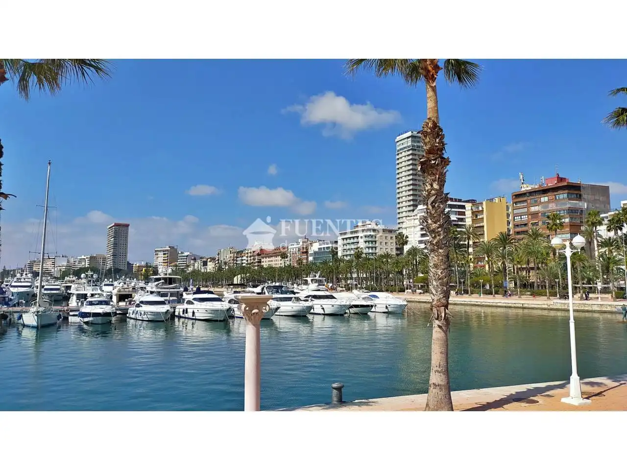 Vista exterior de Local en venta en Alicante / Alacant