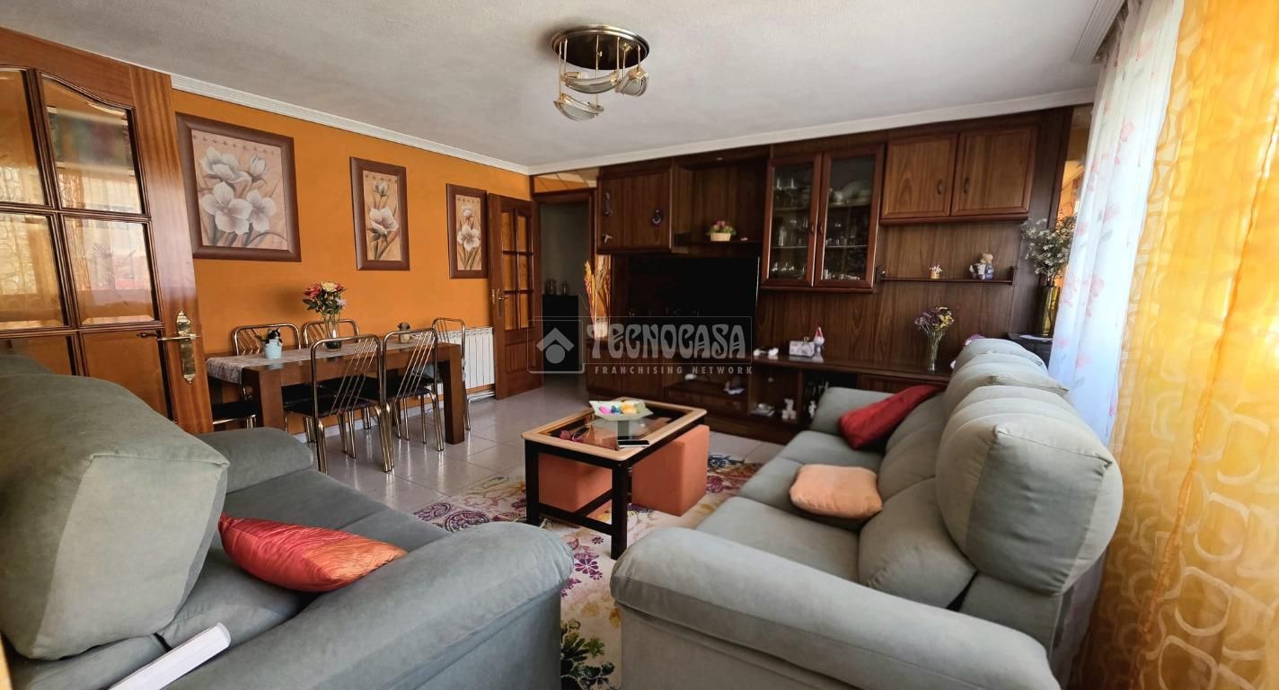 Sala de estar de Piso en venta en  Madrid Capital con Calefacción y Terraza