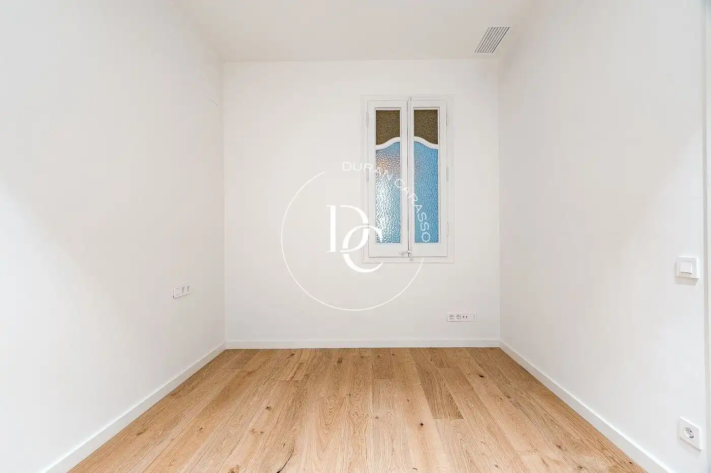 Schlafzimmer von Wohnung zum Verkauf in Barcelona mit Klimaanlage, Heizung und Terrasse