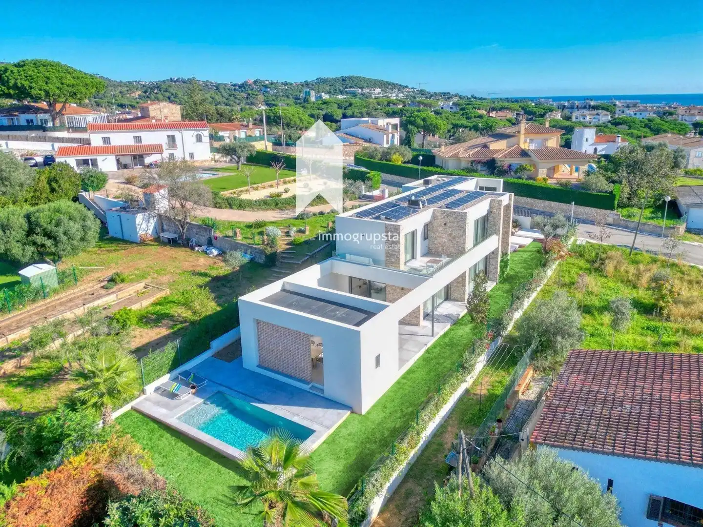 Maison avec piscine à vendre à Narcis Monturiol 17