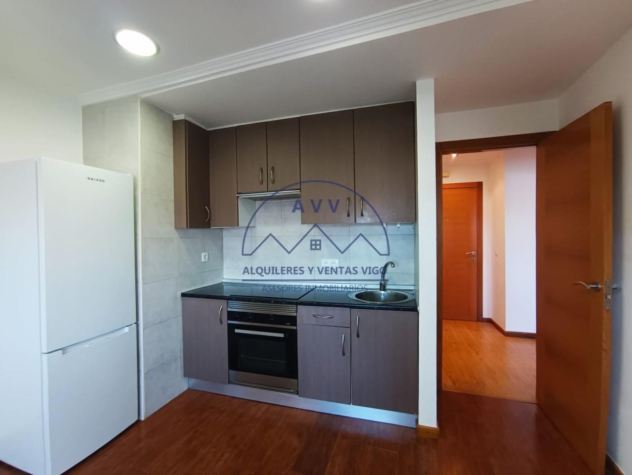Cocina de Piso de alquiler en Vigo  con Calefacción