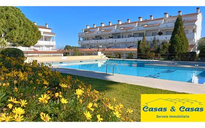 Vista exterior de Pis en venda en L'Escala amb Terrassa i Piscina