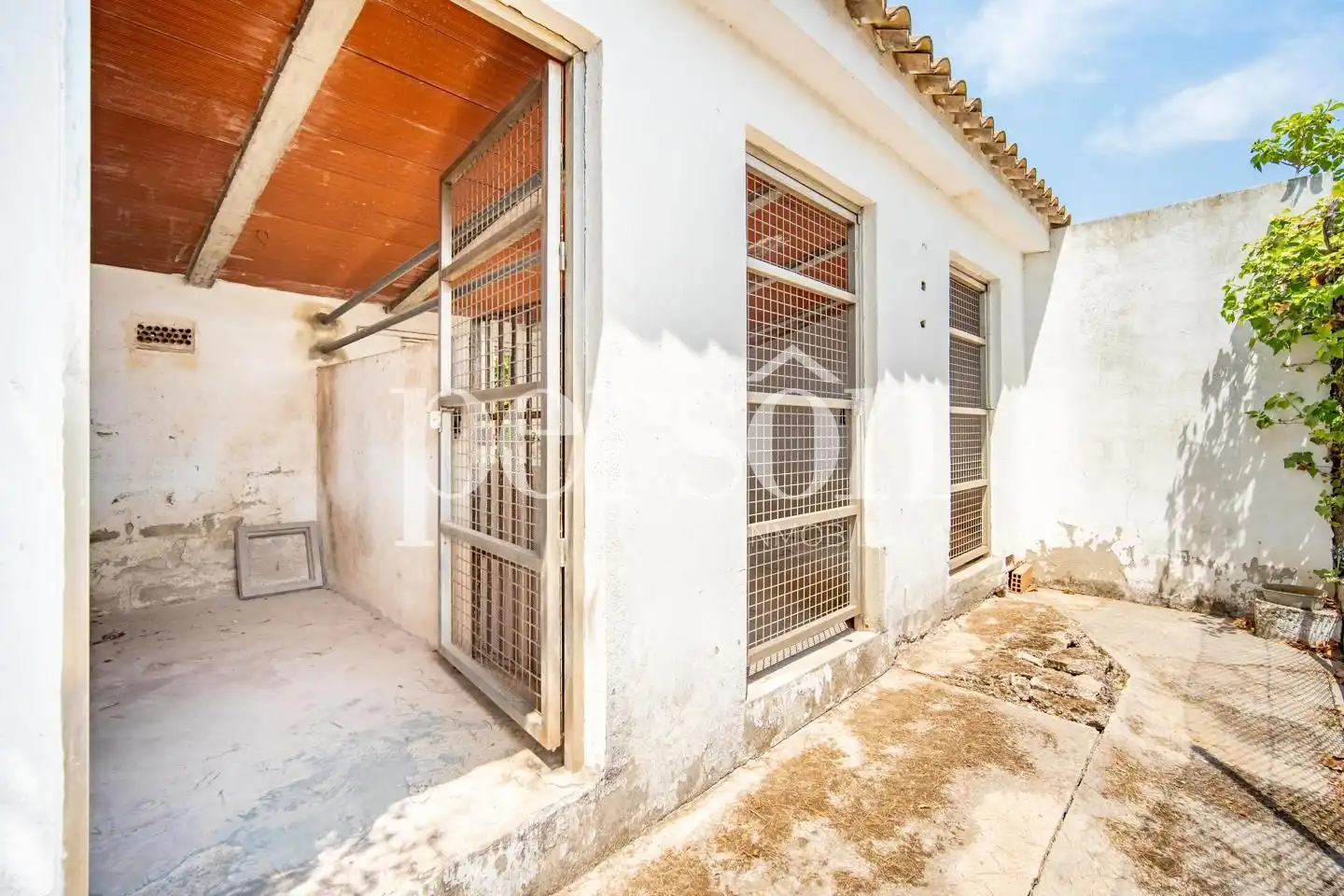 Vista exterior de Casa o xalet en venda en Alzira amb Jardí privat, Terrassa i Piscina