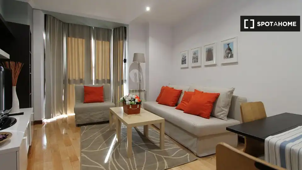 Flat for rent in Adelfas