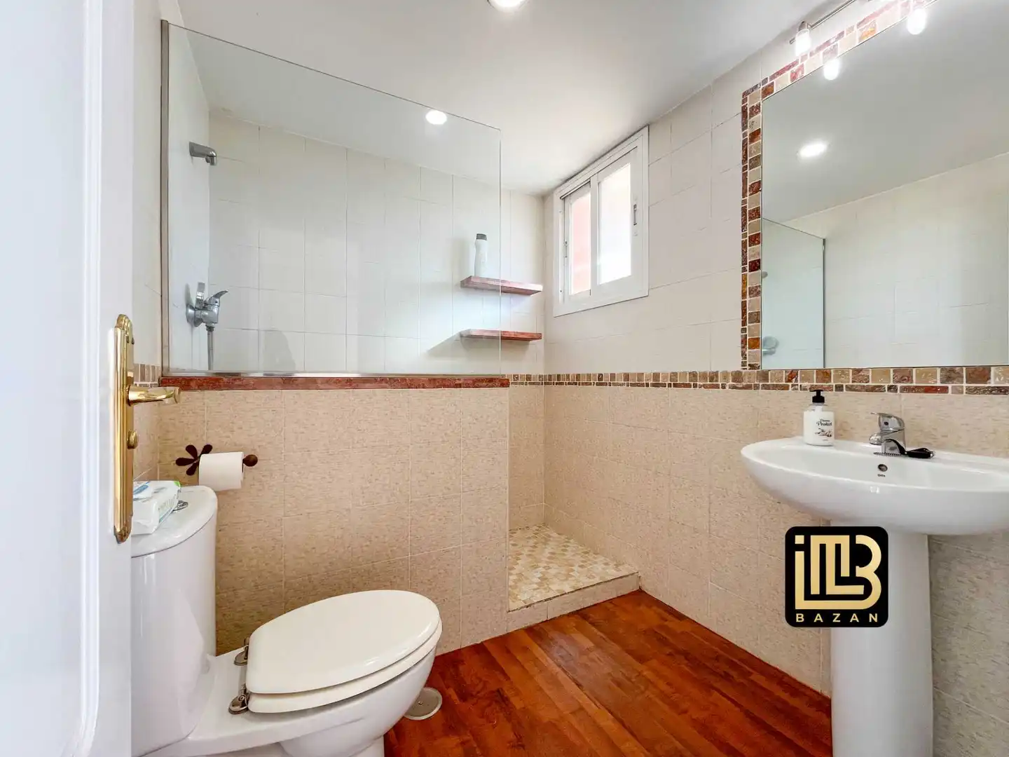 Bathroom of Attic for sale in San Juan de Aznalfarache  with Air Conditioner, Heating and Terrace