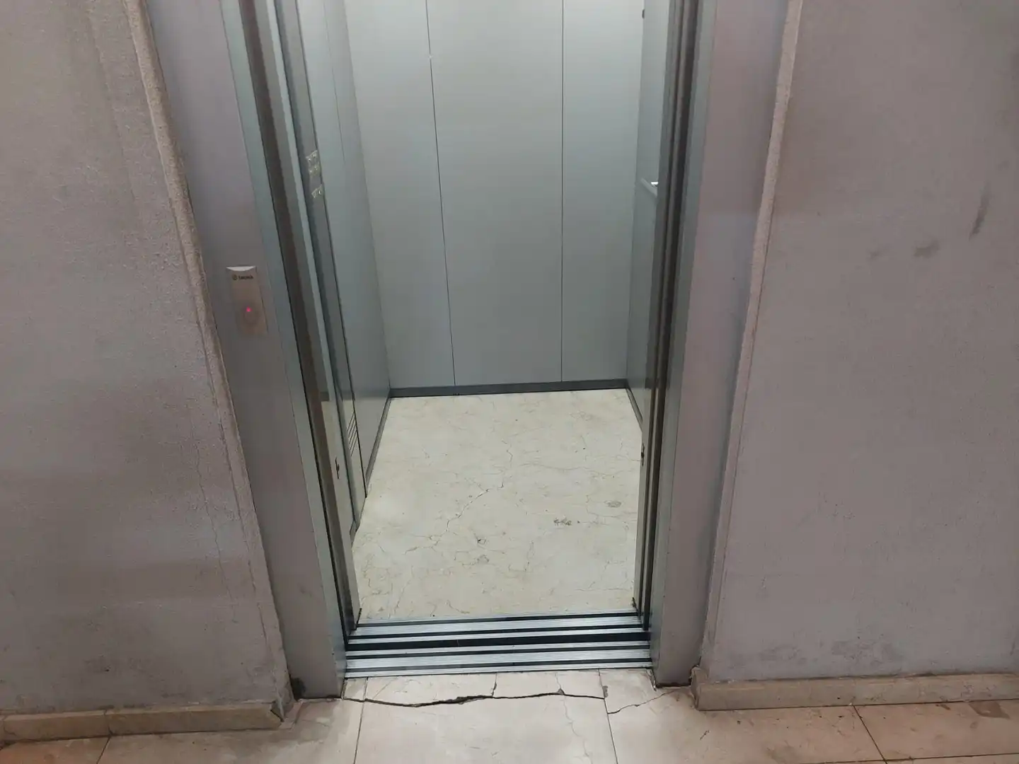 Individual con ascensor en venta en Plaça Cosmos, imagen 3