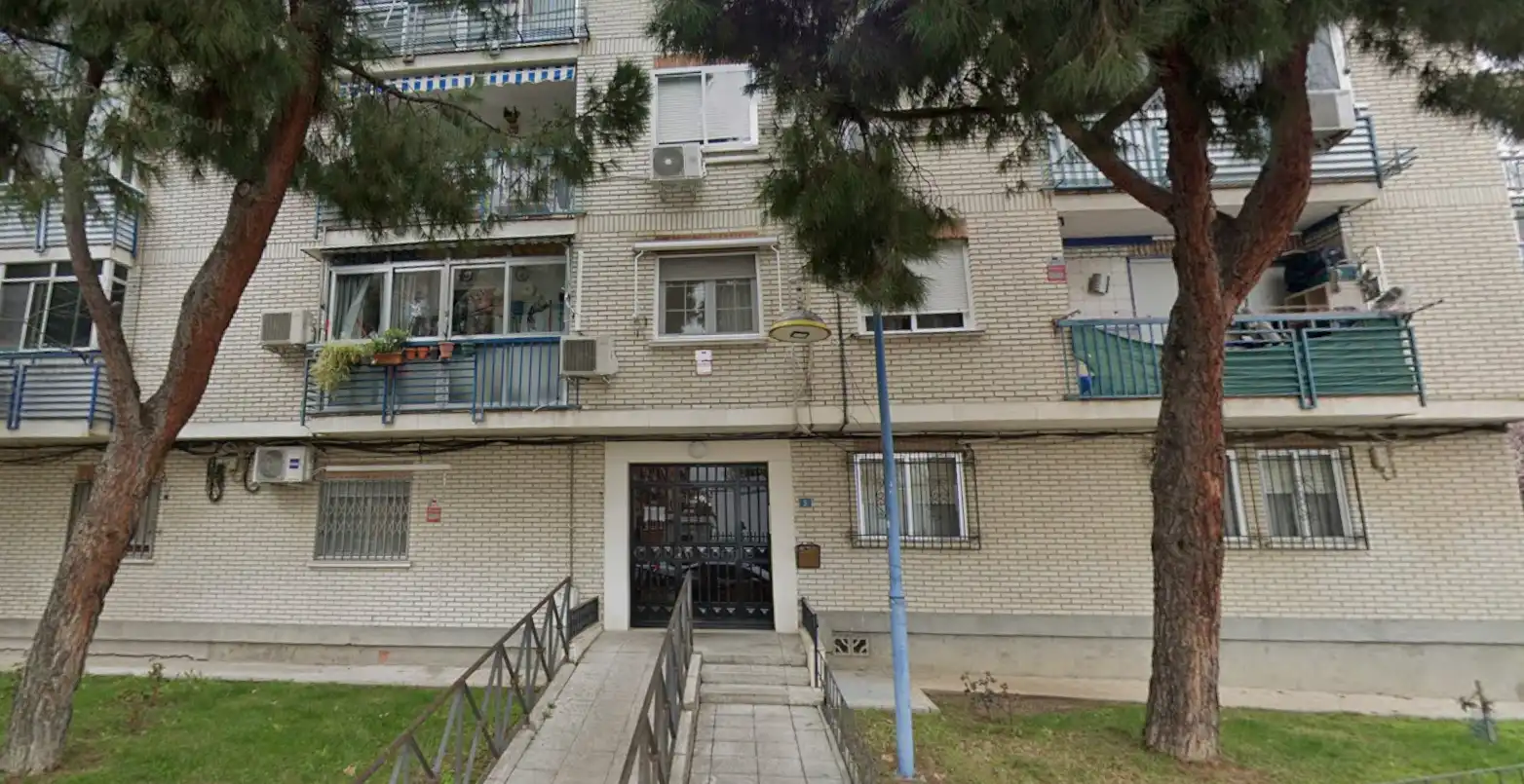 Exterior view of Houses for sale in Parla