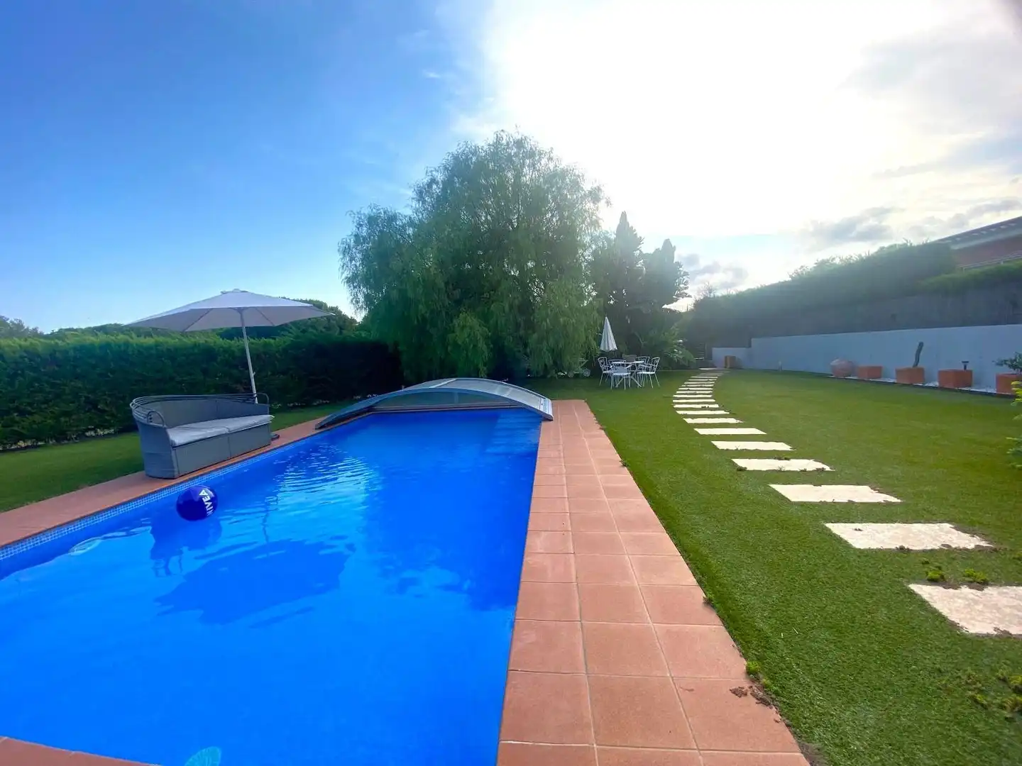 Schwimmbecken von Haus oder Chalet zum Verkauf in Sant Vicenç de Montalt mit Klimaanlage, Heizung und Privatgarten