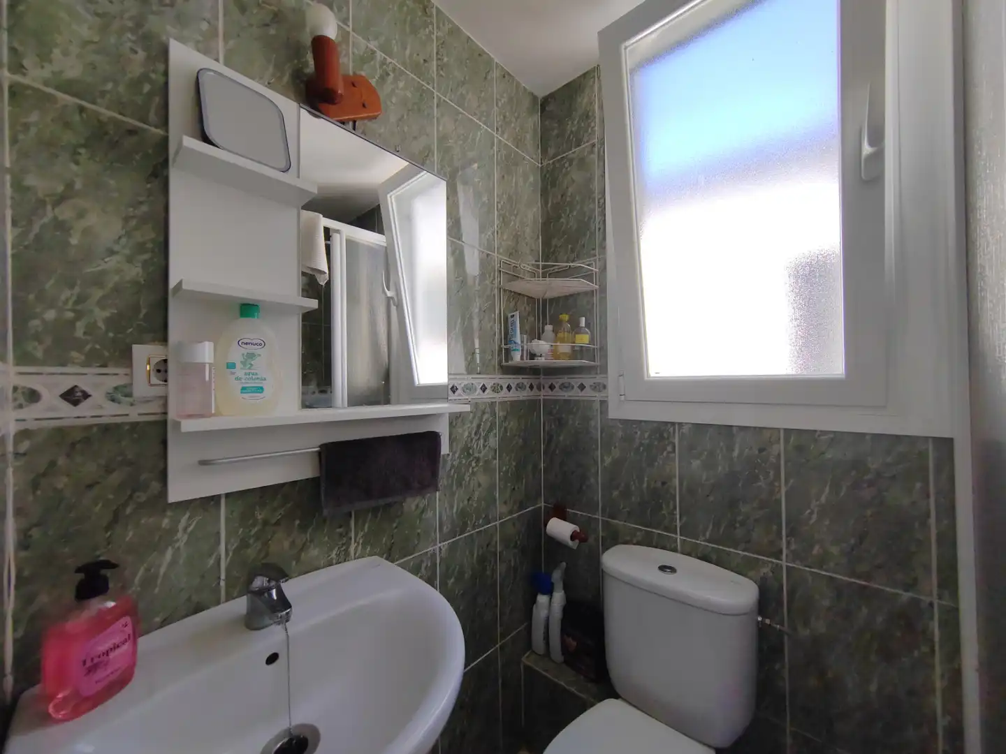 Badezimmer von Dachboden zur Miete in Madrid mit Klimaanlage, Heizung und Parkett