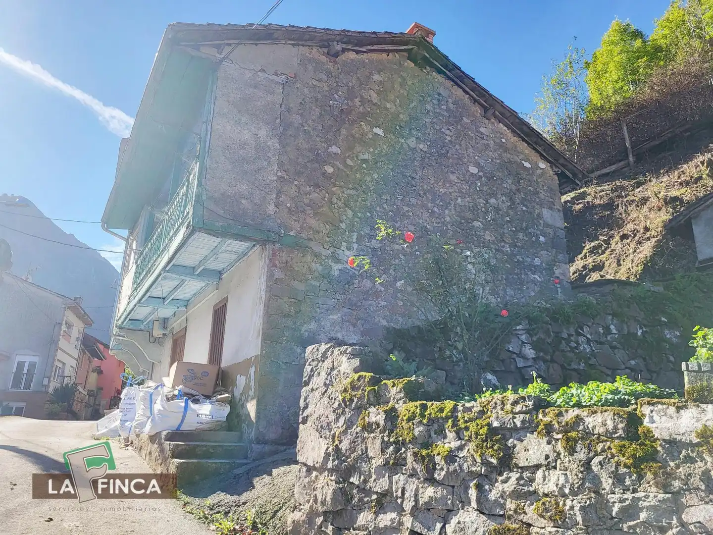 Exterior view of Houses for sale in Laviana  with Storage room