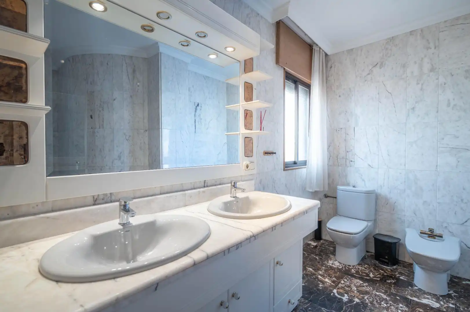 Badezimmer von Dachboden zum Verkauf in Maracena