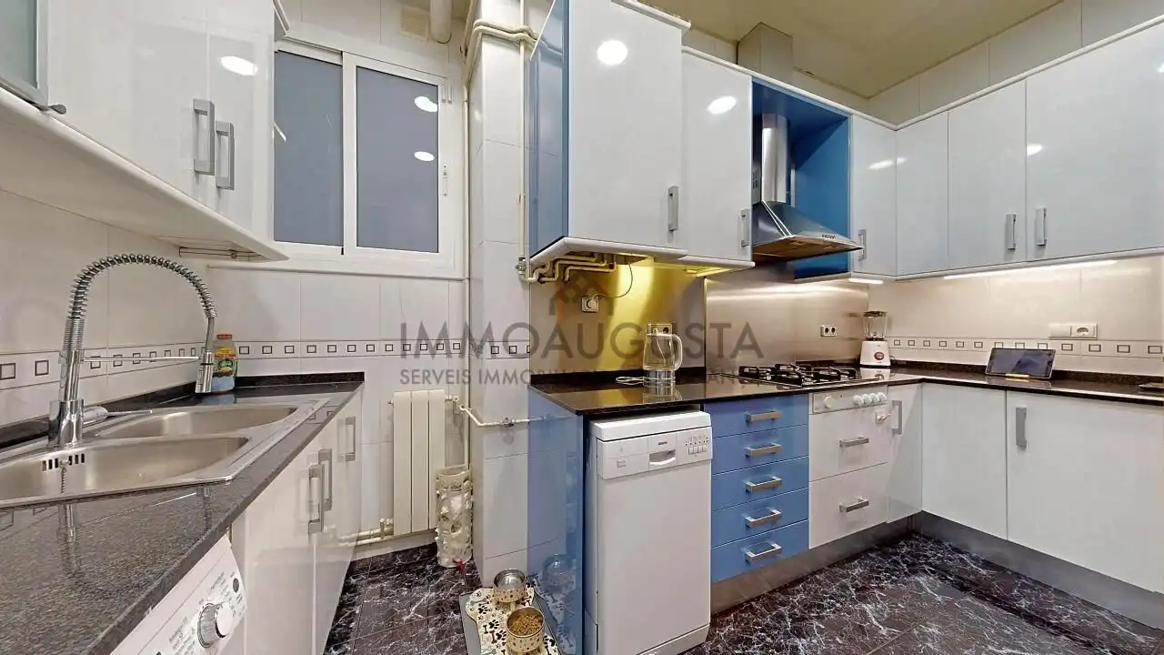 Cuina de Pis en venda en Barcelona amb Aire condicionat, Calefacció i Parquet