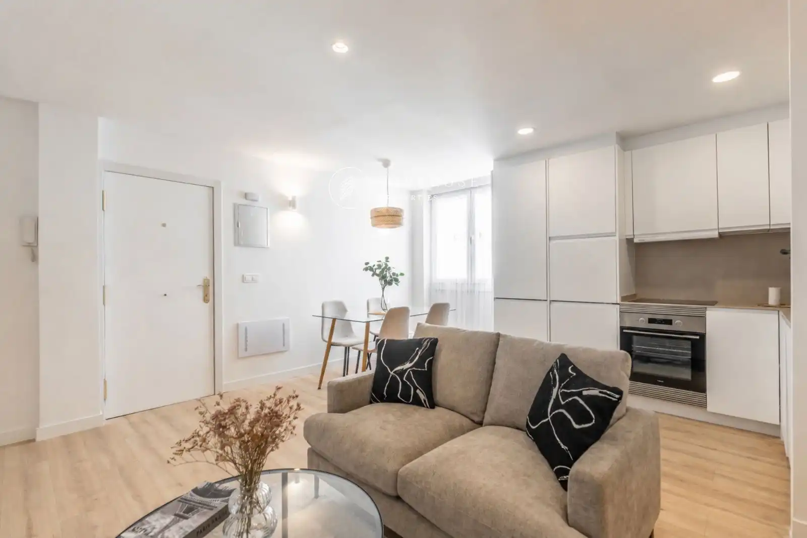 Living room of Flat for sale in Madrid  with Air Conditioner, Heating and Terrace