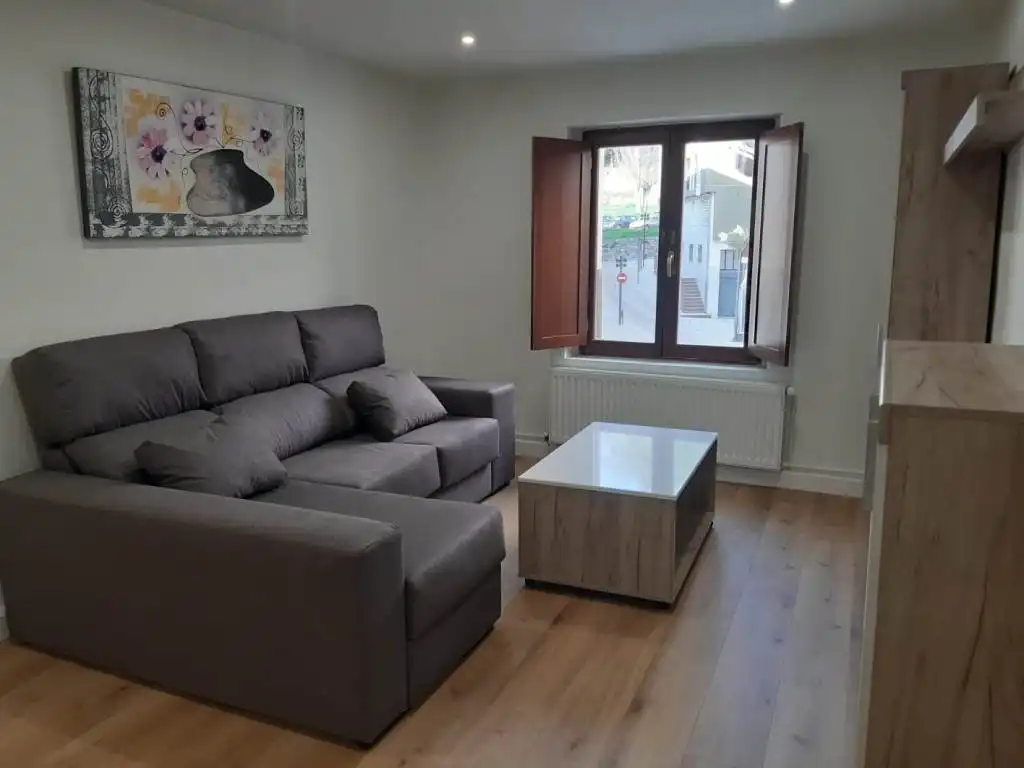 Sala de estar de Apartamento en venta en Burgos con Calefacción y Amueblado