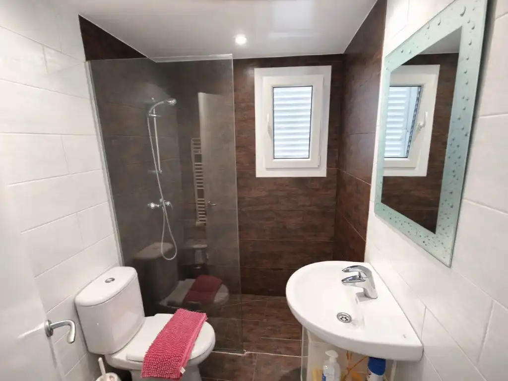 Badezimmer von Wohnung zum Verkauf in Calvià mit Klimaanlage, Privatgarten und Terrasse